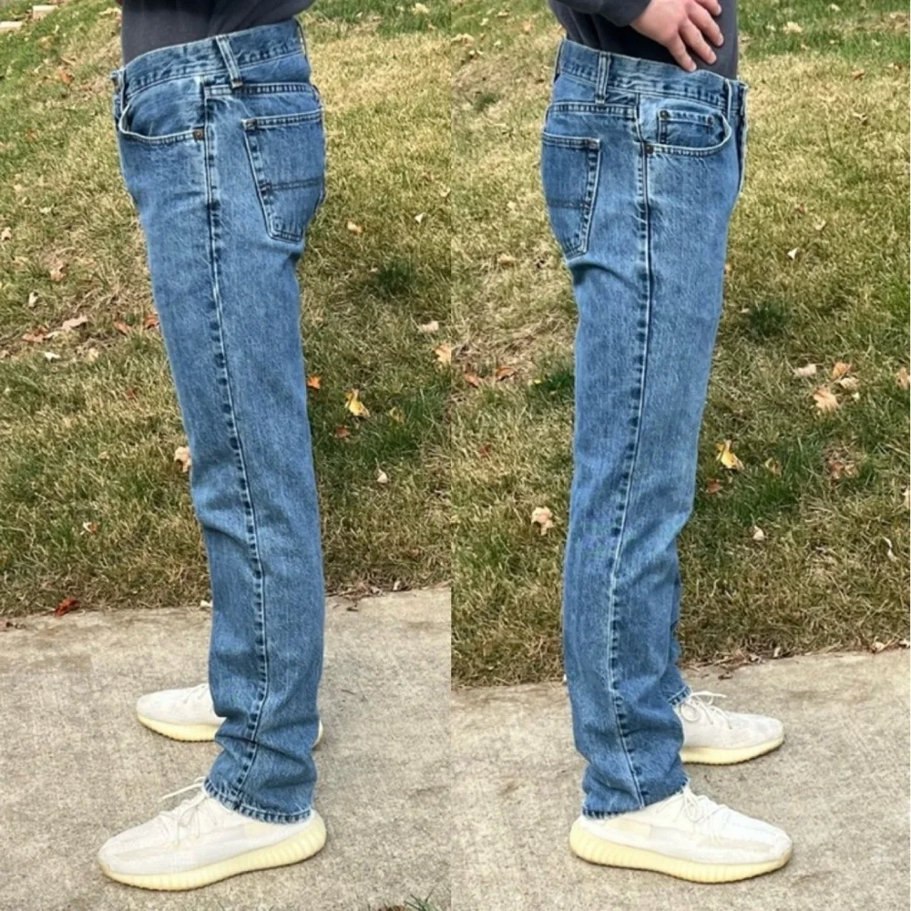 - Urban Pipeline Straight Leg Jeans SZ 33/34! EUC!